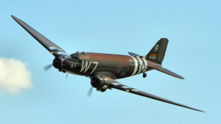 Illustration for article titled D-Day Vet Repeats His Parachute Jump Into Normandy At Age 93
